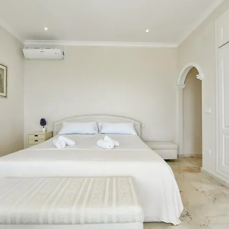 Villa Guzman - Raphael *