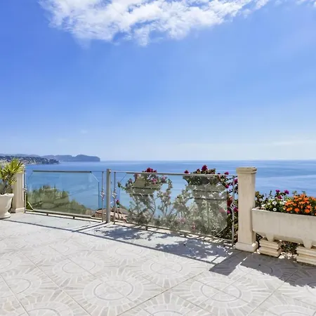 Guzman - Raphael Villa *