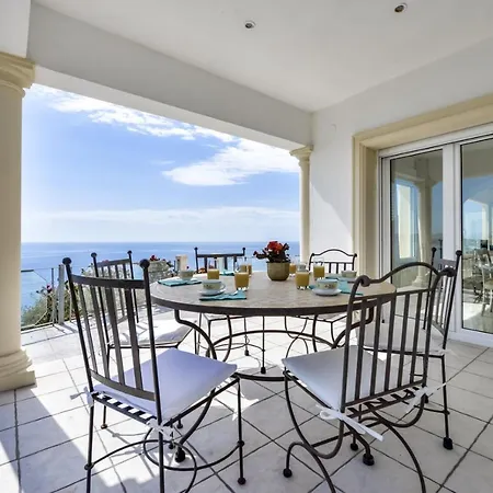 Villa Guzman - Raphael