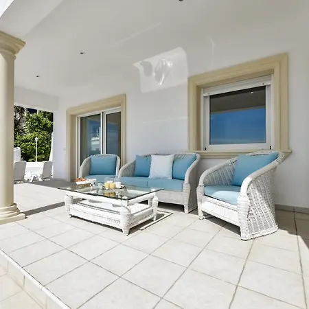 Guzman - Raphael Villa *
