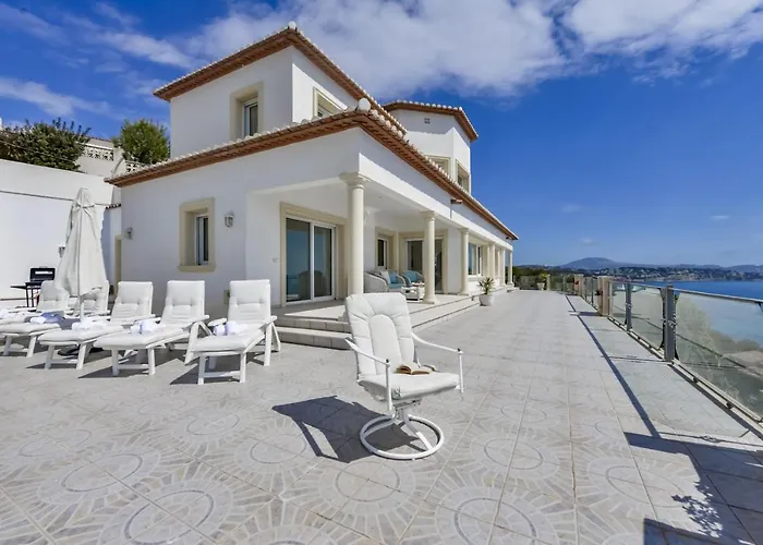 Villa Guzman - Raphael